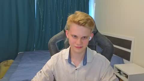 Snapshot of meow_mickey chatting on September 10, 1:33 pm Mickey online show from September 10, 1:33 pm