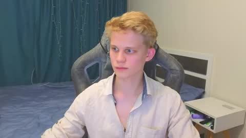 Snapshot of meow_mickey chatting on October 20, 3:01 pm Mickey online show from October 20, 3:01 pm