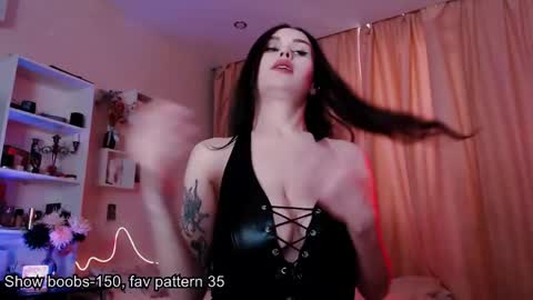 Snapshot of meow_on_da_cam chatting on June 3, 1:36 pm meow_on_da_cam online show from June 3, 1:36 pm