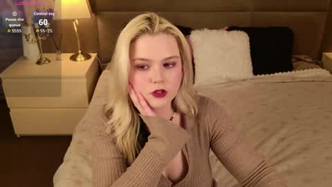 Snapshot of meow_teyya chatting on May 28, 3:53 pm Ivy online show from May 28, 3:53 pm