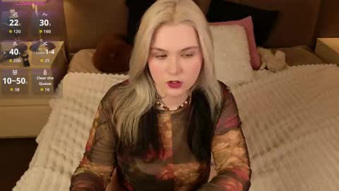 Snapshot of meow_teyya chatting on June 5, 2:45 pm Ivy online show from June 5, 2:45 pm