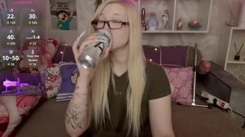 Snapshot of meowkakitty chatting on January 8, 2:58 am MeowkaKitty online show from January 8, 2:58 am