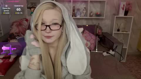 Snapshot of meowkakitty chatting on January 11, 1:32 am MeowkaKitty online show from January 11, 1:32 am