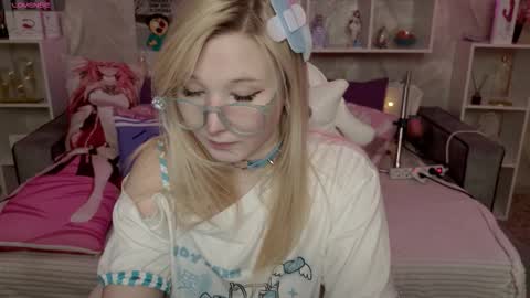 Snapshot of meowkakitty chatting on February 15, 2:08 am MeowkaKitty online show from February 15, 2:08 am