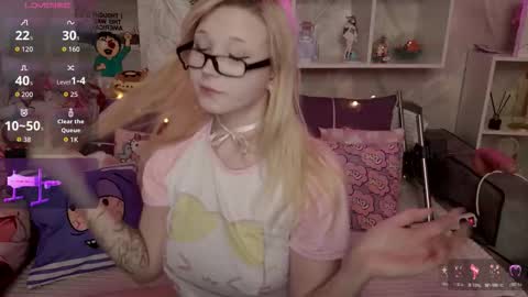 Snapshot of meowkakitty chatting on February 16, 2:40 am MeowkaKitty online show from February 16, 2:40 am