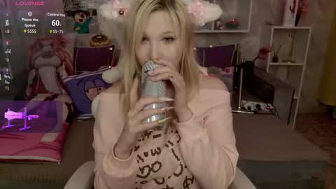 Snapshot of meowkakitty chatting on February 22, 2:02 am MeowkaKitty online show from February 22, 2:02 am