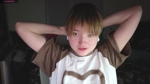 Snapshot of meowki4 chatting on December 15, 6:34 pm meowme online show from December 15, 6:34 pm