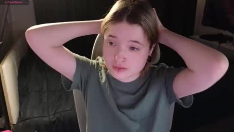 Snapshot of meowki4 chatting on February 23, 12:30 am meowme online show from February 23, 12:30 am