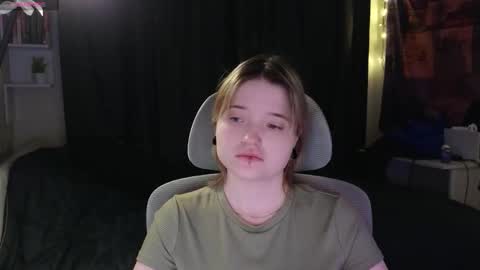 Snapshot of meowki4 chatting on February 26, 8:52 pm meowme online show from February 26, 8:52 pm