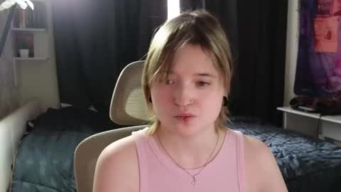 Snapshot of meowki4 chatting on March 4, 5:24 am meowme online show from March 4, 5:24 am