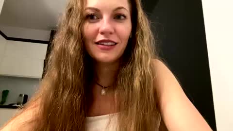 Mary online show from August 8, 7:27 pm