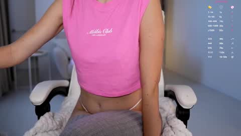 Snapshot of meowwmee chatting on September 22, 7:21 am meowwmee online show from September 22, 7:21 am