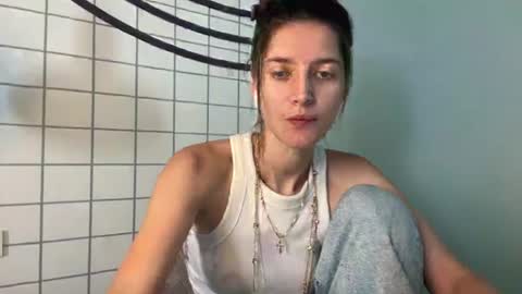 Snapshot of meralynn chatting on June 13, 9:29 am LEVA online show from June 13, 9:29 am