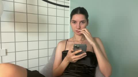 Snapshot of meralynn chatting on June 22, 6:32 am LEVA online show from June 22, 6:32 am