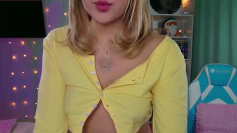 Snapshot of mercedes_robins chatting on March 20, 4:28 am Molly online show from March 20, 4:28 am