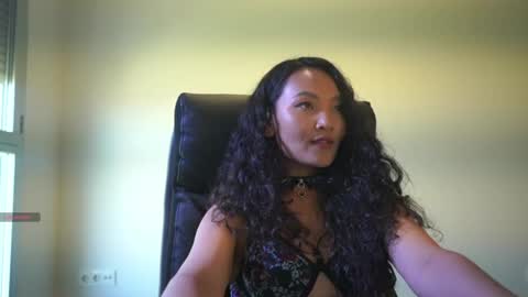 Snapshot of mercedesss_8 chatting on May 28, 11:40 am Next show on 03 Dec online show from May 28, 11:40 am