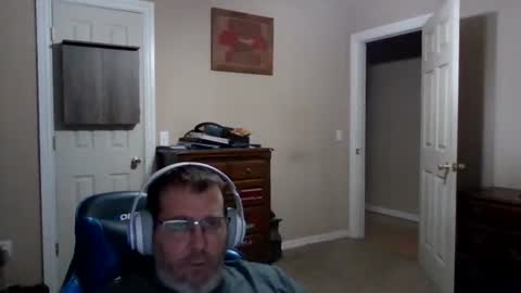 Snapshot of mercer1977 chatting on April 19, 12:15 pm mercer1977 online show from April 19, 12:15 pm