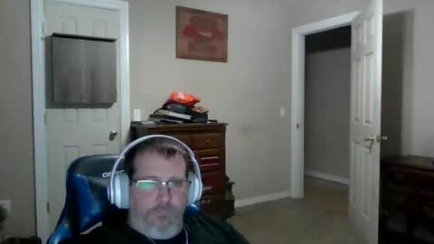Snapshot of mercer1977 chatting on May 1, 9:25 am mercer1977 online show from May 1, 9:25 am