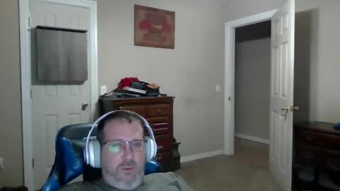 Snapshot of mercer1977 chatting on May 17, 8:45 am mercer1977 online show from May 17, 8:45 am