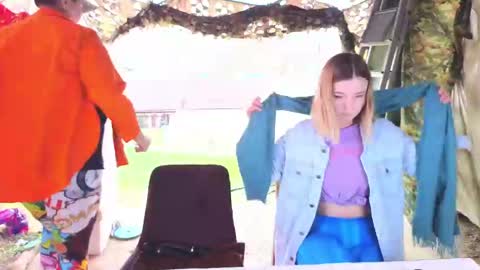 Snapshot of merelin_gold chatting on March 23, 8:40 am SOPHIE is the queen of squirt online show from March 23, 8:40 am