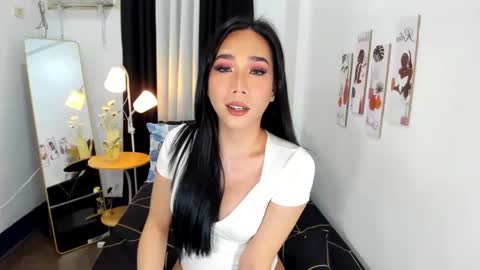 Snapshot of mereselaurelts chatting on September 24, 5:22 am MereseLaurelTS online show from September 24, 5:22 am