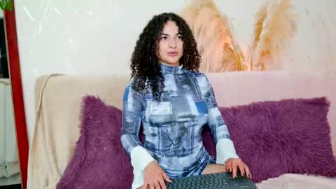 Merida Bell online show from June 3, 8:25 pm