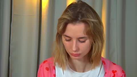 Snapshot of merlinmeyer chatting on February 1, 6:23 am Merlin online show from February 1, 6:23 am