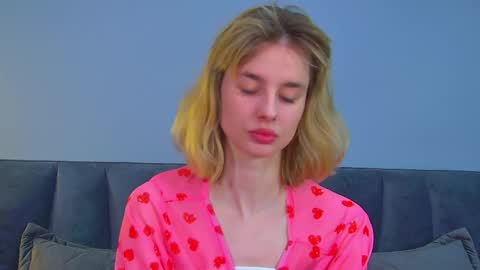 Snapshot of merlinmeyer chatting on February 5, 6:29 am Merlin online show from February 5, 6:29 am