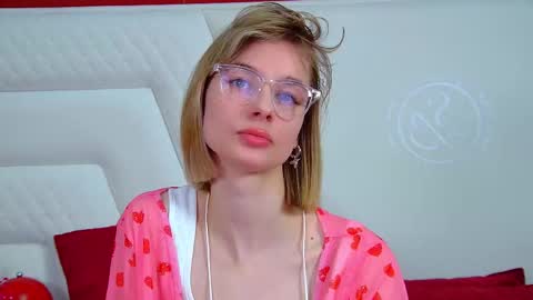 Snapshot of merlinmeyer chatting on February 21, 6:47 am Merlin online show from February 21, 6:47 am