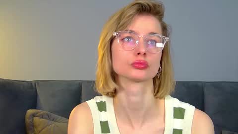 Snapshot of merlinmeyer chatting on February 22, 6:24 am Merlin online show from February 22, 6:24 am