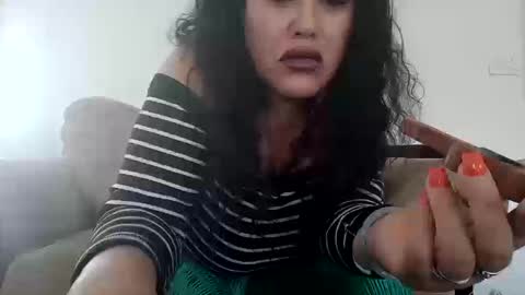 Snapshot of mermaidonland25 chatting on October 17, 8:44 pm mermaidonland25 online show from October 17, 8:44 pm