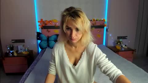Snapshot of merymidnight chatting on October 2, 6:09 am merymidnight online show from October 2, 6:09 am