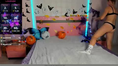 Snapshot of merymidnight chatting on October 17, 6:49 am merymidnight online show from October 17, 6:49 am