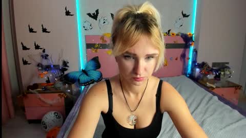 Snapshot of merymidnight chatting on October 24, 6:21 am merymidnight online show from October 24, 6:21 am