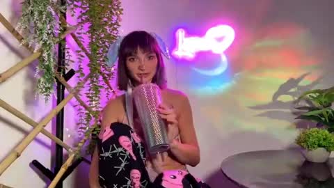 Annie online show from June 4, 4:24 pm