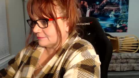 Snapshot of metalshop chatting on December 4, 3:48 am Mommy Jaxx online show from December 4, 3:48 am