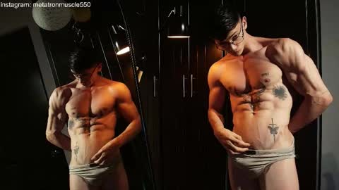 Snapshot of metatron_muscle chatting on May 21, 10:39 pm Dany online show from May 21, 10:39 pm