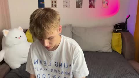 Arthur online show from April 12, 3:39 pm