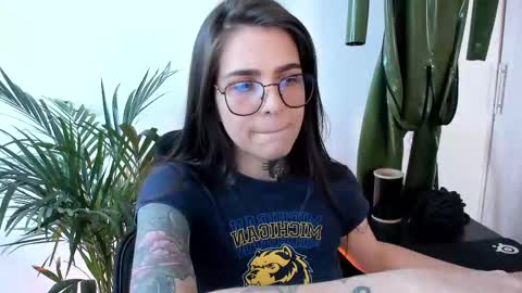 Snapshot of meurief chatting on October 4, 7:01 pm Meurif online show from October 4, 7:01 pm