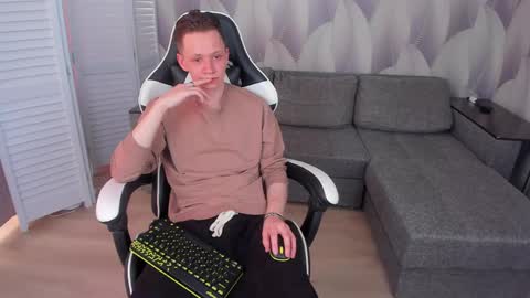 Snapshot of meverik_oushen chatting on April 1, 1:12 pm MEVERIK OUSHEN online show from April 1, 1:12 pm