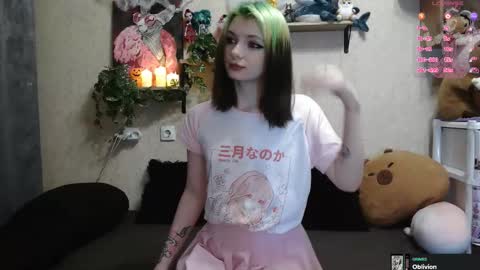 Snapshot of mevis_li chatting on October 13, 11:32 am Mavis online show from October 13, 11:32 am