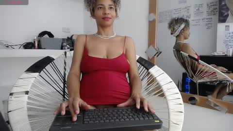 Snapshot of mhulattahot_ chatting on February 11, 10:15 am Mulata Spencer online show from February 11, 10:15 am