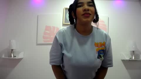 Snapshot of mia18_queen chatting on December 7, 12:24 pm mia18_queen online show from December 7, 12:24 pm
