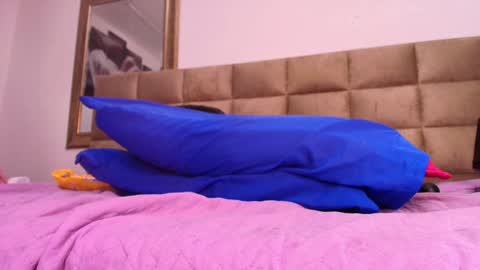 Emi online show from February 4, 1:23 am