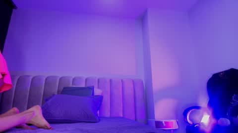 Emi online show from November 11, 7:36 pm