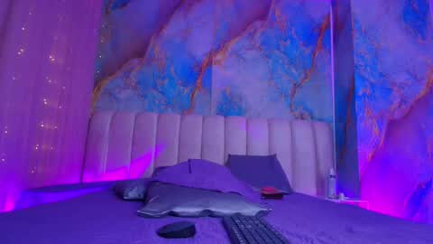 Emi online show from February 9, 7:29 pm