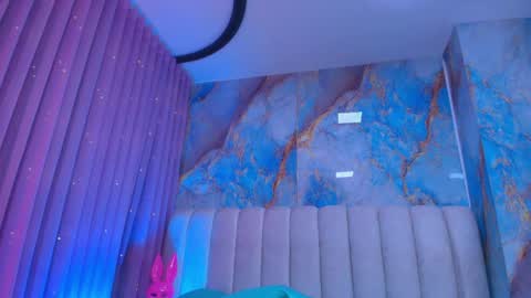 Emi online show from April 13, 7:19 pm