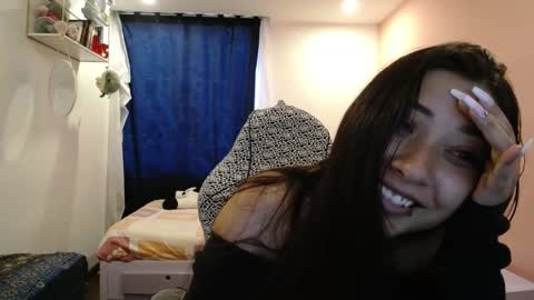 Mia zoe online show from December 7, 9:33 pm