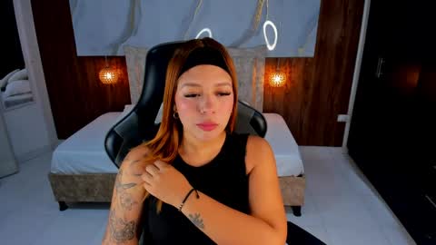 Violett online show from April 18, 8:09 pm