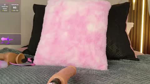 Snapshot of mia__099 chatting on October 19, 8:09 pm Mia Blonde online show from October 19, 8:09 pm